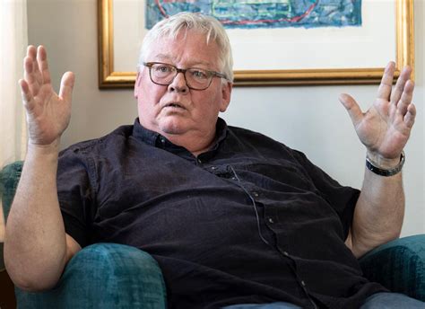 Faren til Lena Sløgedal Paulsen håper på ny rettssak .